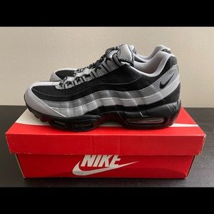 Nike Air Max 95 Essential